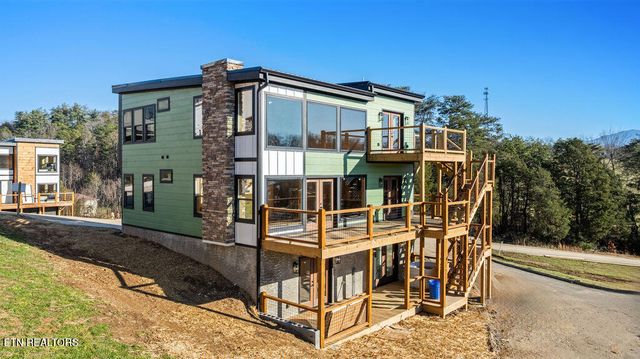 737 Bullwinkle Way, Sevierville, TN 37862