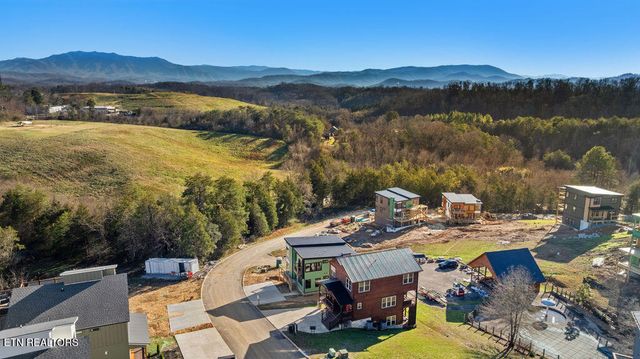 737 Bullwinkle Way, Sevierville, TN 37862