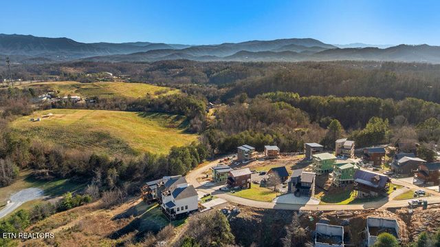 737 Bullwinkle Way, Sevierville, TN 37862