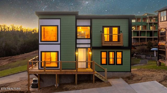 737 Bullwinkle Way, Sevierville, TN 37862