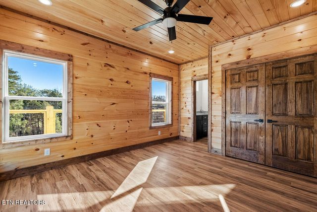 737 Bullwinkle Way, Sevierville, TN 37862