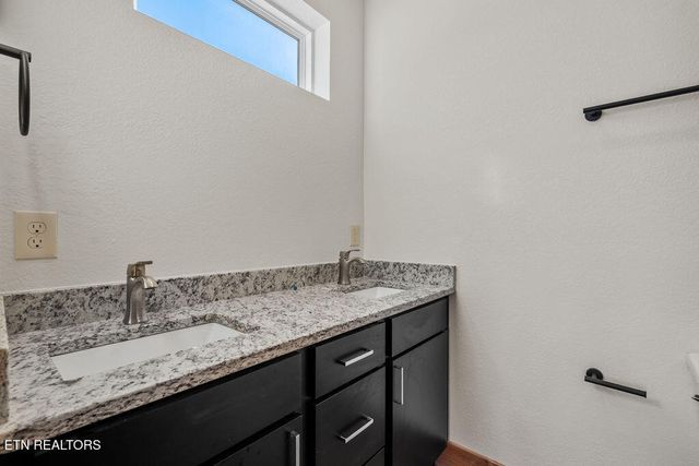 737 Bullwinkle Way, Sevierville, TN 37862