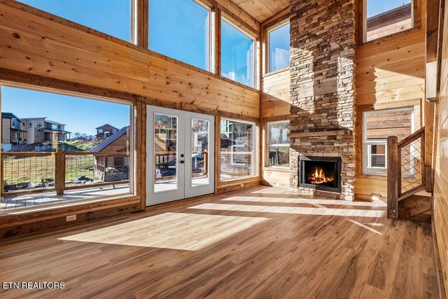 737 Bullwinkle Way, Sevierville, TN 37862