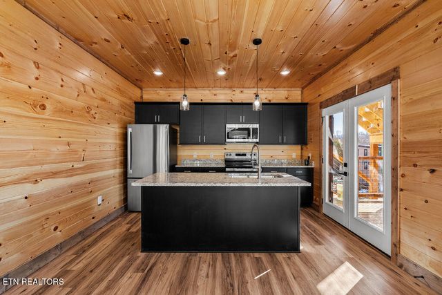 737 Bullwinkle Way, Sevierville, TN 37862