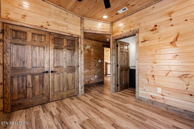 737 Bullwinkle Way, Sevierville, TN 37862