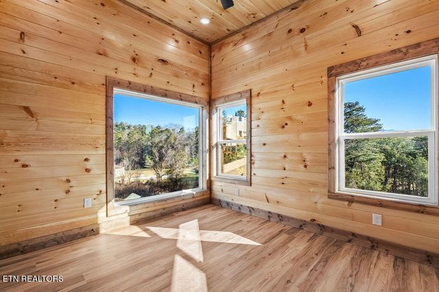 737 Bullwinkle Way, Sevierville, TN 37862