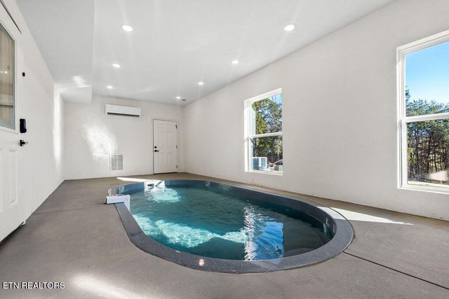 737 Bullwinkle Way, Sevierville, TN 37862