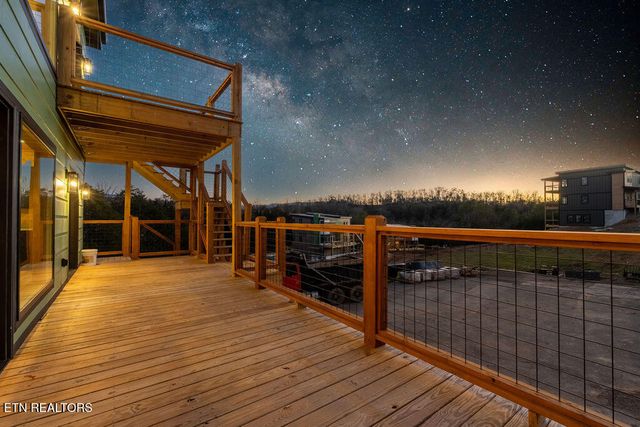 737 Bullwinkle Way, Sevierville, TN 37862