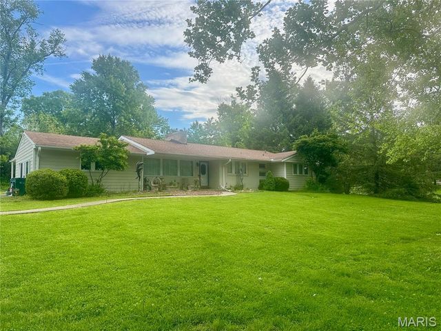 9 Ranch Lane, St Louis, MO 63131
