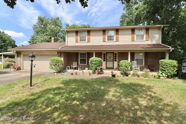 8907 Lakeridge Dr, Louisville, KY 40272