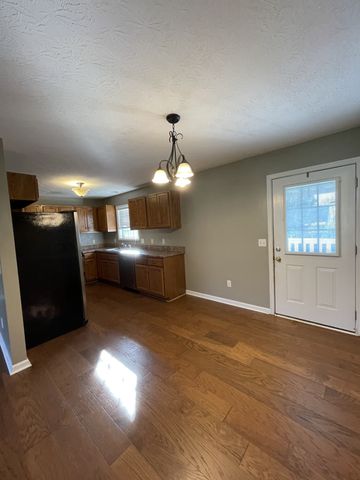 135 Leigh Anna Cir, Lafayette, TN 37083