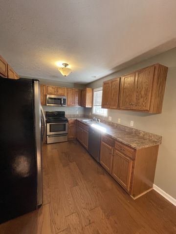 135 Leigh Anna Cir, Lafayette, TN 37083