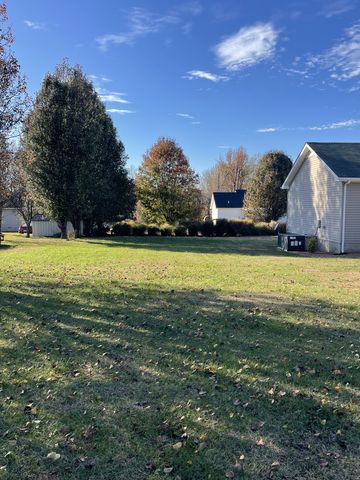 135 Leigh Anna Cir, Lafayette, TN 37083