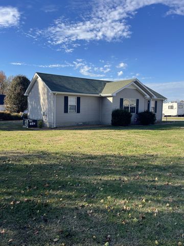 135 Leigh Anna Cir, Lafayette, TN 37083