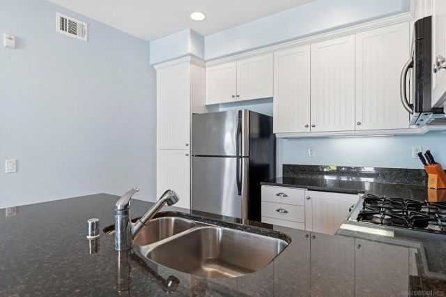 845 Harbor Cliff Way 305, Oceanside, CA 92054