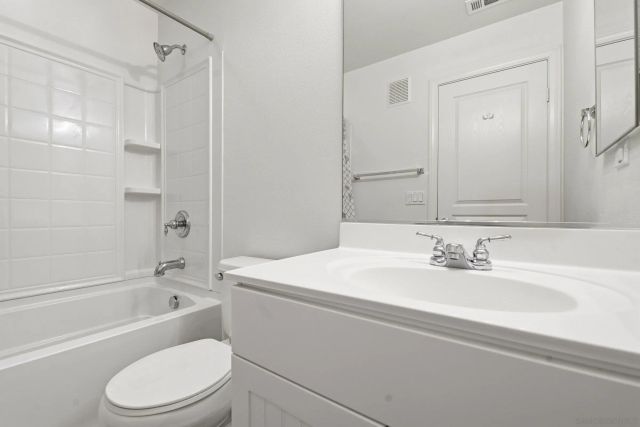 845 Harbor Cliff Way 305, Oceanside, CA 92054