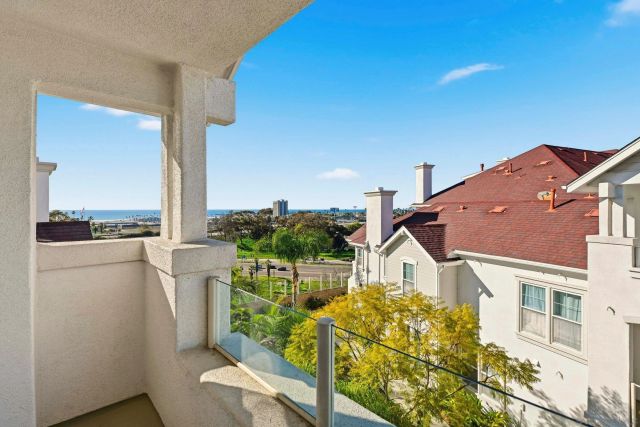 845 Harbor Cliff Way 305, Oceanside, CA 92054