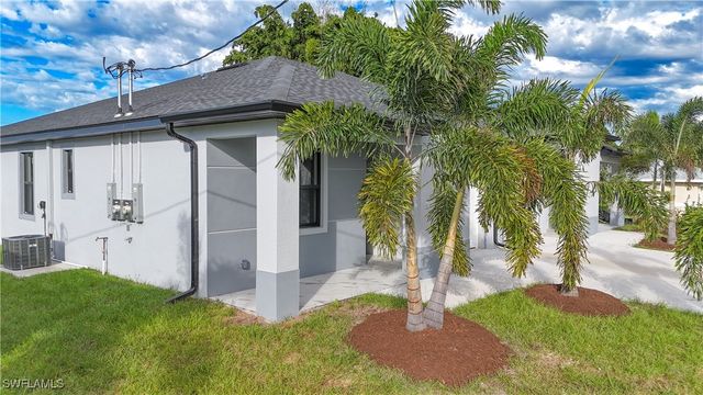 847 Duplex ST E, Lehigh Acres, FL 33974