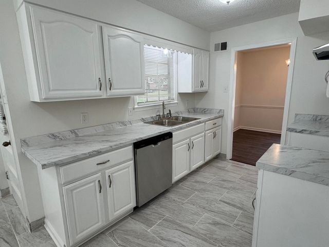 3612 HAZELHEDGE DR, Memphis, TN 38116