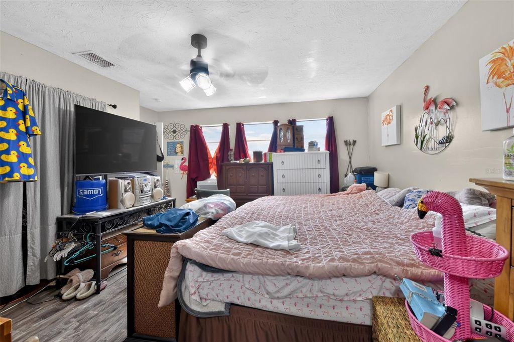 Image 15 of property listing at 806 35TH STREET W, Bradenton, FL 34205