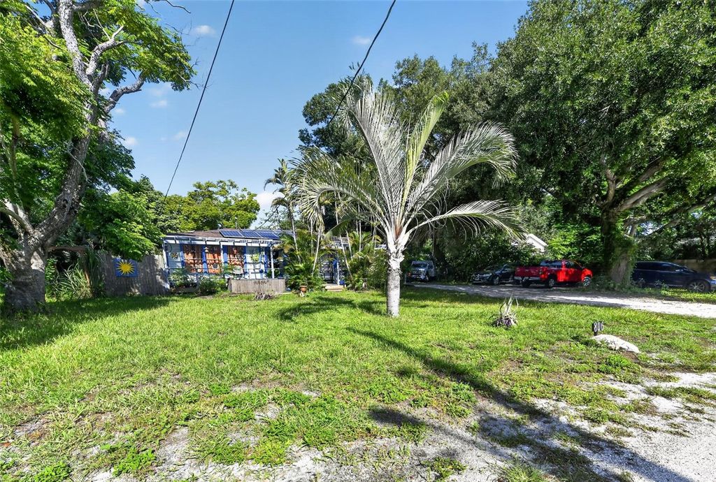 Image 29 of property listing at 806 35TH STREET W, Bradenton, FL 34205