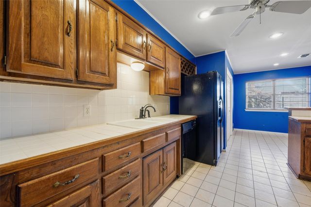 1721 High Ridge Road, Benbrook, TX 76126