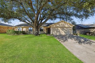 1721 High Ridge Road, Benbrook, TX 76126