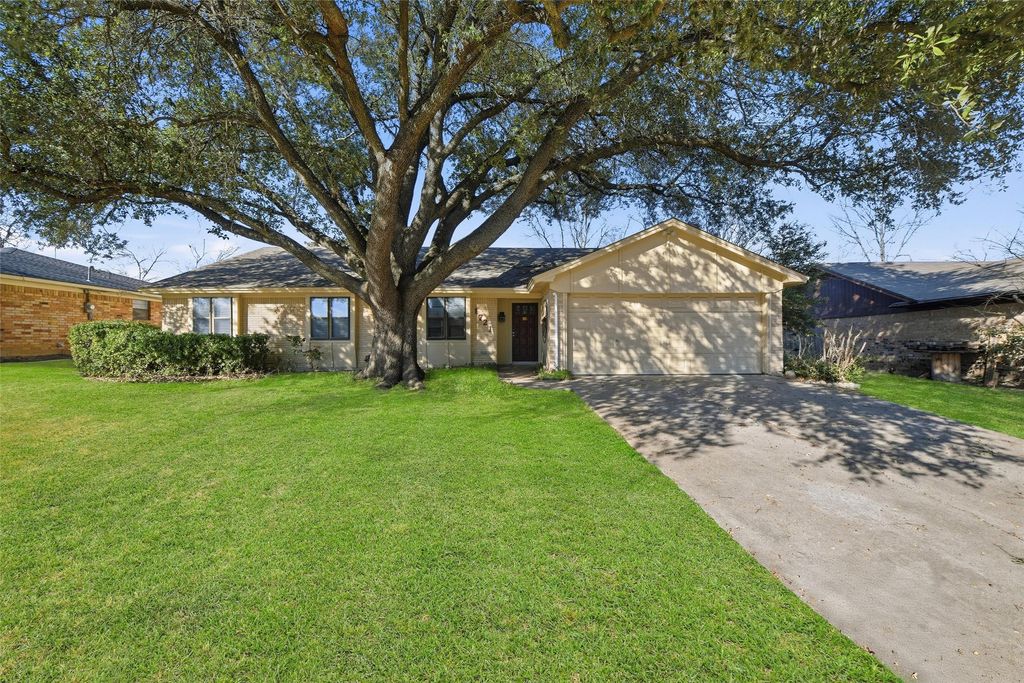 1721 High Ridge Road, Benbrook, TX 76126