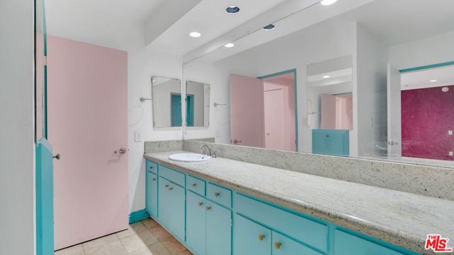 6251 Coldwater Canyon Avenue 101, North Hollywood, CA 91606