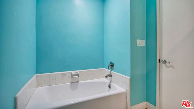 6251 Coldwater Canyon Avenue 101, North Hollywood, CA 91606