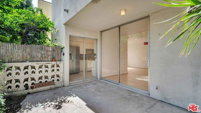 6251 Coldwater Canyon Avenue 101, North Hollywood, CA 91606