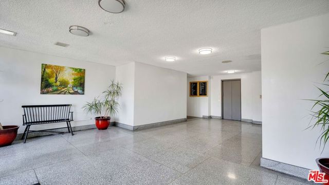 6251 Coldwater Canyon Avenue 101, North Hollywood, CA 91606