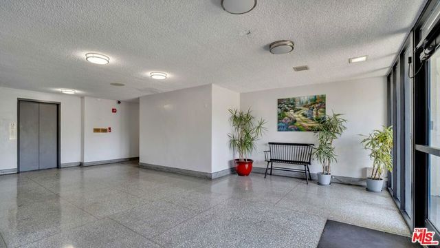 6251 Coldwater Canyon Avenue 101, North Hollywood, CA 91606