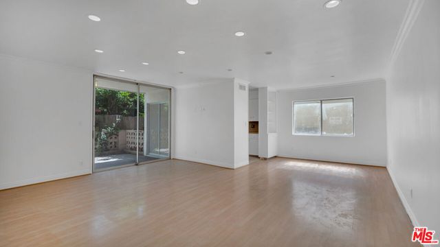 6251 Coldwater Canyon Avenue 101, North Hollywood, CA 91606