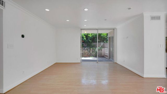 6251 Coldwater Canyon Avenue 101, North Hollywood, CA 91606