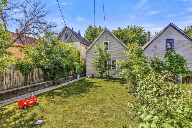 1116 W Keefe AVENUE, Milwaukee, WI 53206