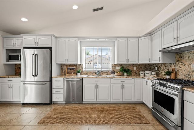 2240 Moraga Dr, Lincoln, CA 95648