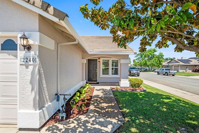 2240 Moraga Dr, Lincoln, CA 95648