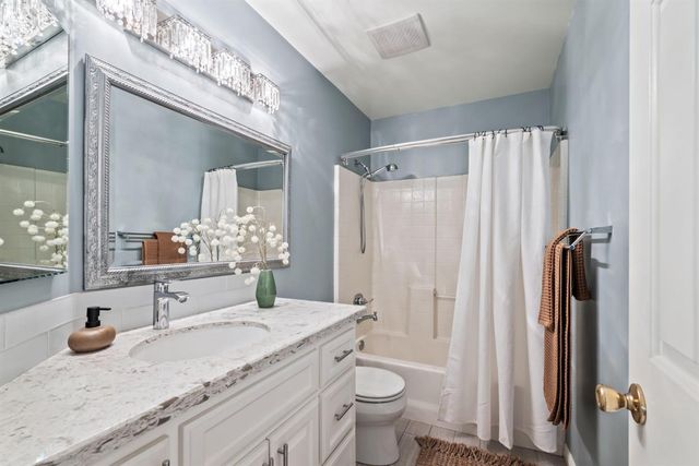 2240 Moraga Dr, Lincoln, CA 95648
