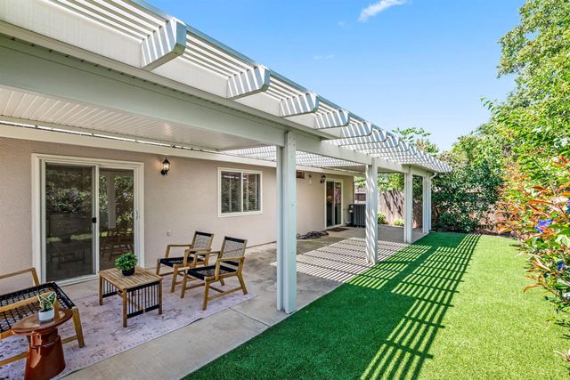 2240 Moraga Dr, Lincoln, CA 95648