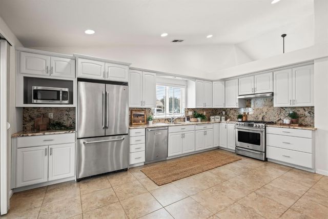 2240 Moraga Dr, Lincoln, CA 95648