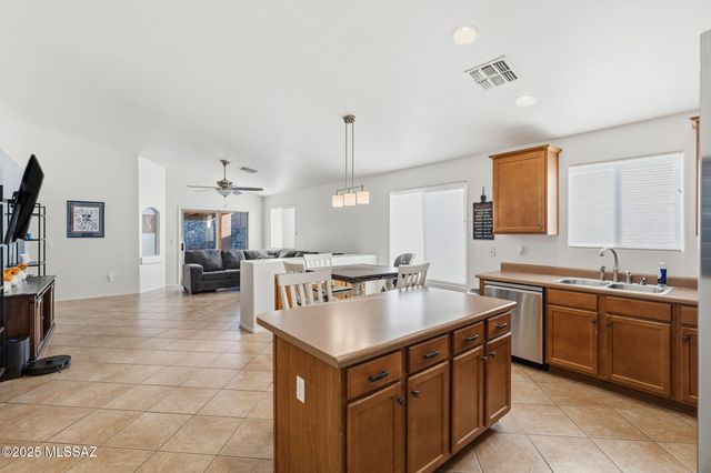 641 E Blue Rock Way, Vail, AZ 85641