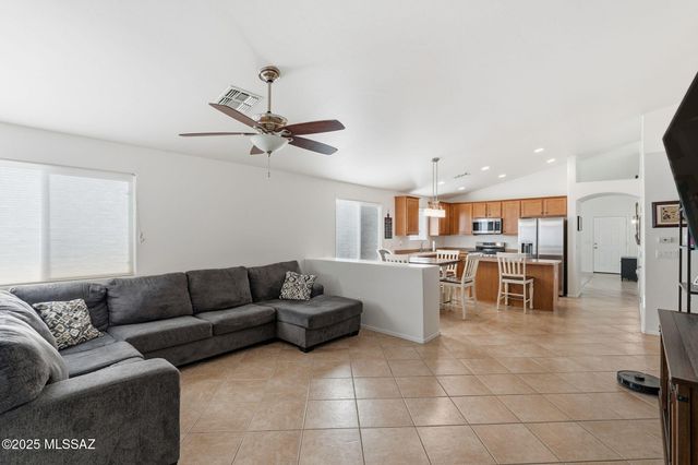 641 E Blue Rock Way, Vail, AZ 85641