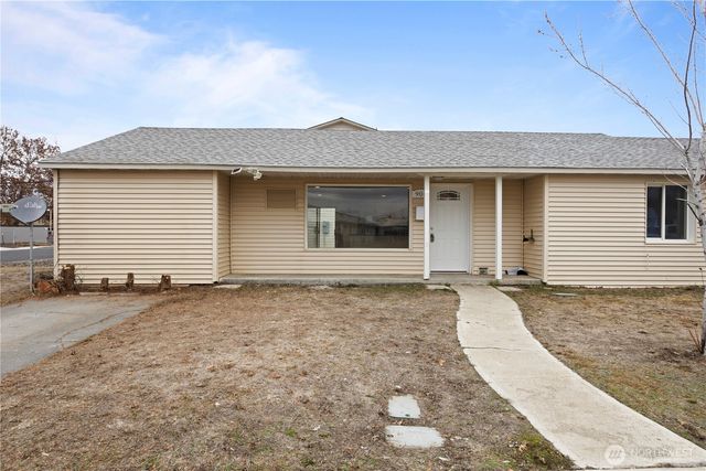 904 906 E Alderwood Drive, Moses Lake, WA 98837