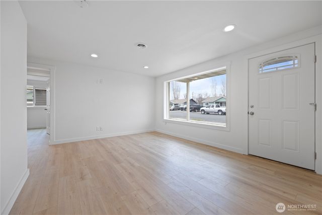 904 906 E Alderwood Drive, Moses Lake, WA 98837