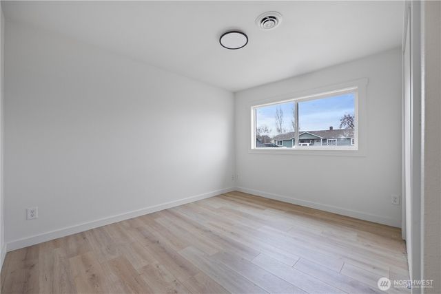 904 906 E Alderwood Drive, Moses Lake, WA 98837