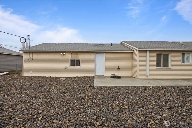 904 906 E Alderwood Drive, Moses Lake, WA 98837