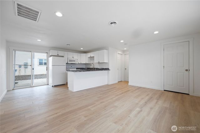 904 906 E Alderwood Drive, Moses Lake, WA 98837