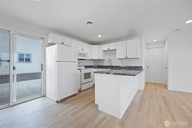 904 906 E Alderwood Drive, Moses Lake, WA 98837