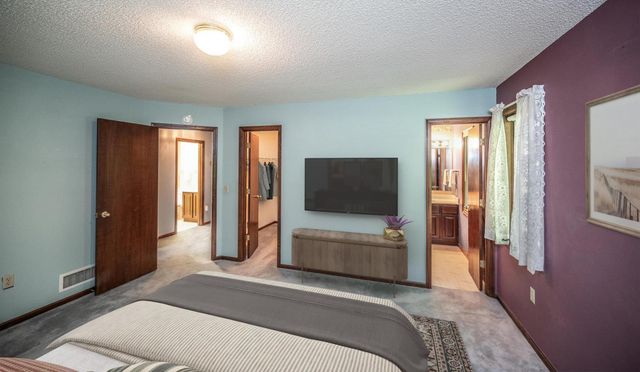 2508 Kennelly Place, Burnsville, MN 55337